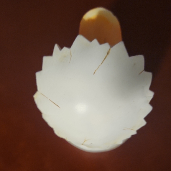 Bobble Head Yellow Duckling Figurine in Eggshell - Picture 7 of 7